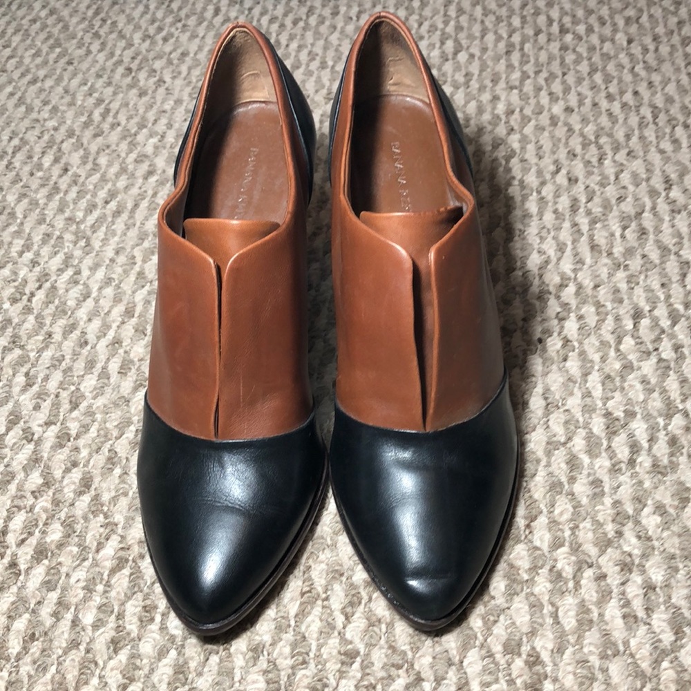 Banana Republic two tone bootie